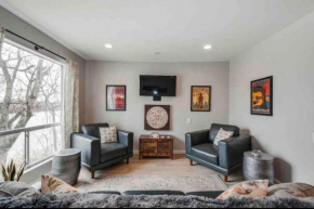 Beautiful Downtown Nashville Condo By the River-1012